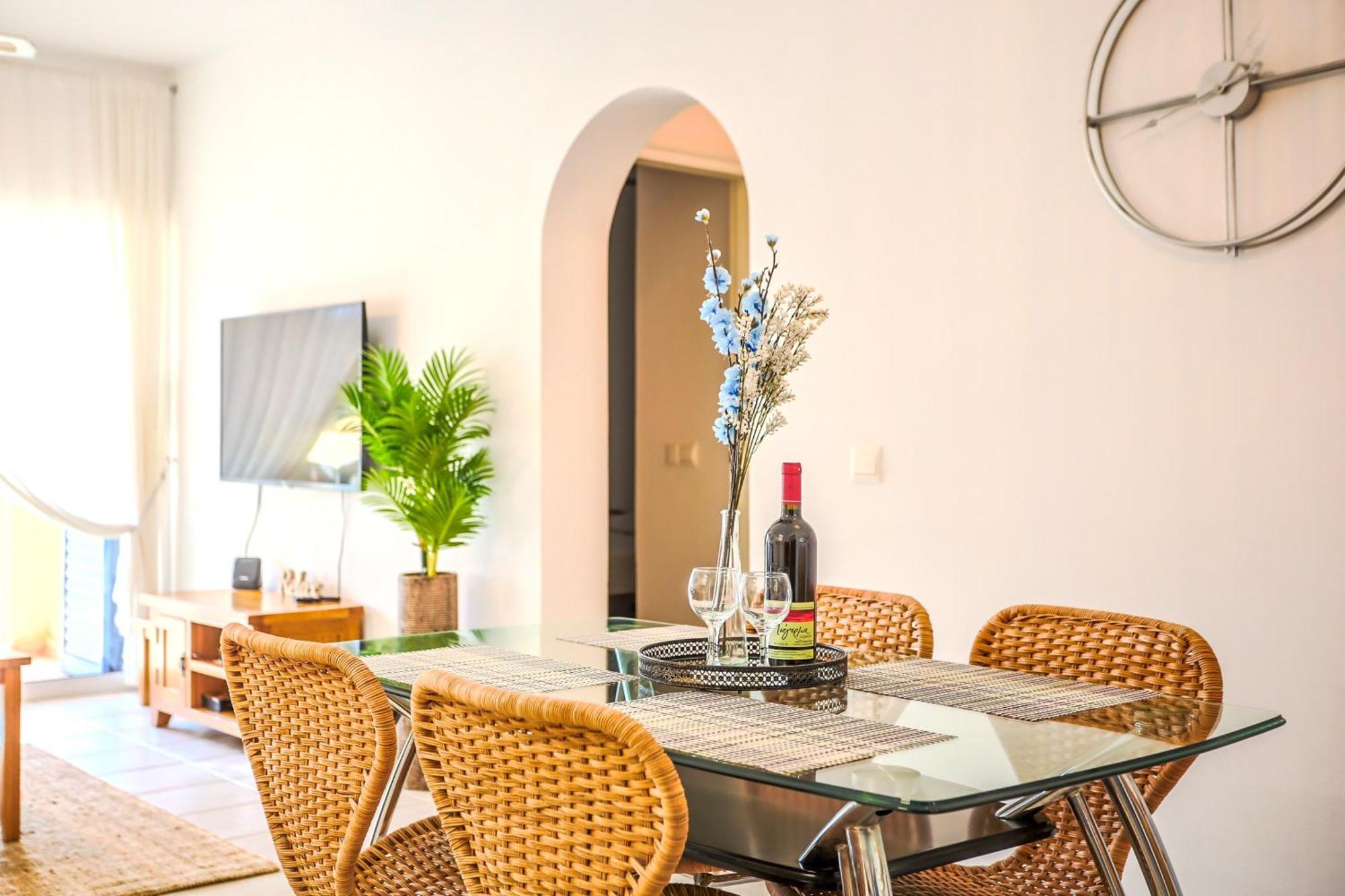 H&O Limnaria Elegance Pool View Apartment Paphos Exterior photo